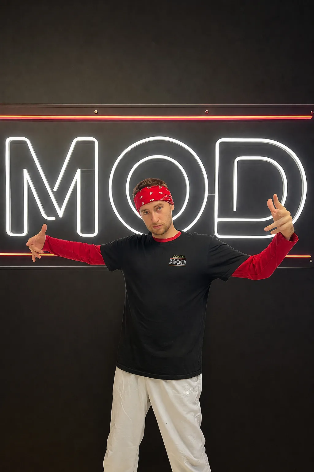 Галаев Николай Николаевич тренер студии танцев MOD