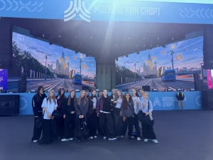 Лиза Феребова и Girls Squad представили MOD на большой сцене в Лужниках